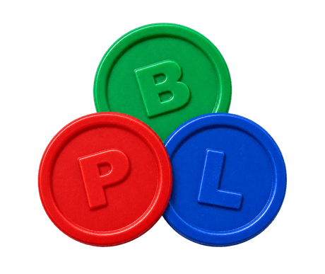Bunte runde Pfandmarken mit den Standardprägungen B, L und P